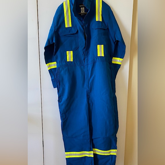 🤩 Bulwark- NWOT Protective Apparel Overall with many clasps and pockets 🤩 - Picture 1 of 15